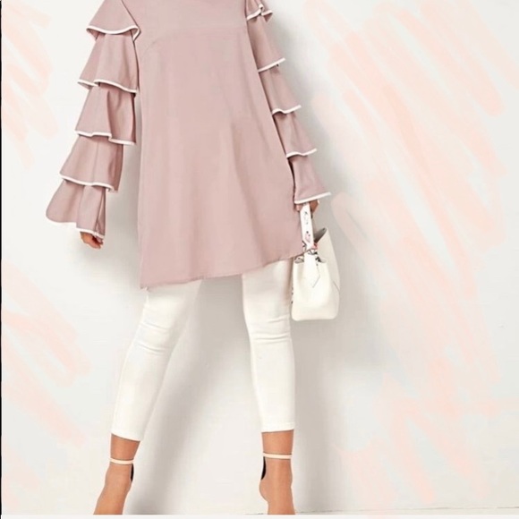 Tops - NEW Boutique! Contrast Binding Bell Sleeved Top